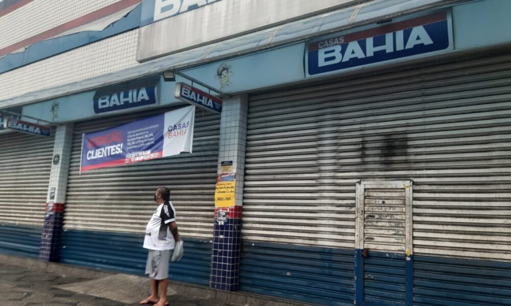 O Colapso das Casas Bahia: Uma História de Crise e Recuperação