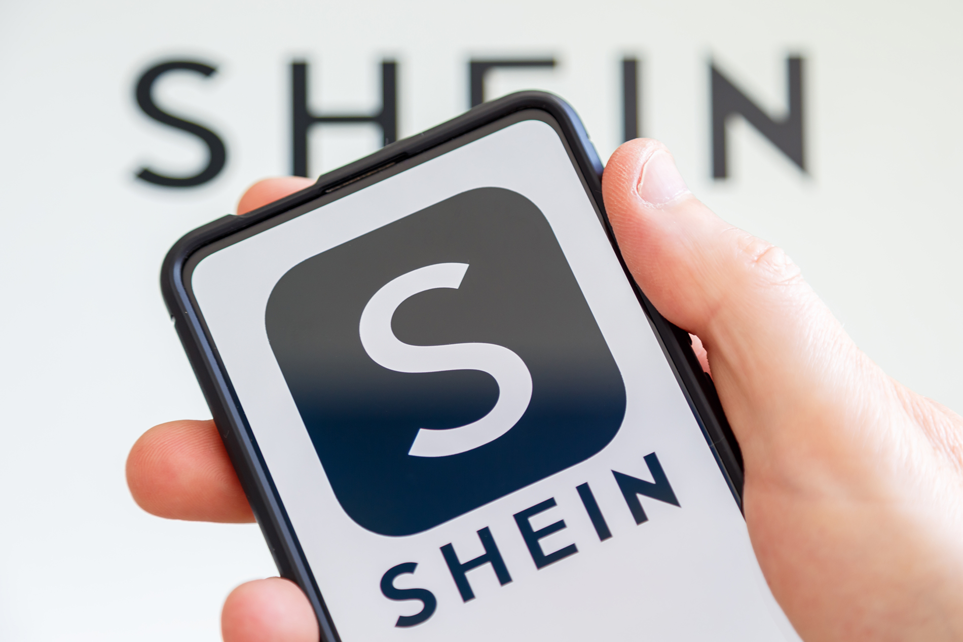 Comissão e autoridades da UE instam Shein a respeitar leis de proteção do consumidor