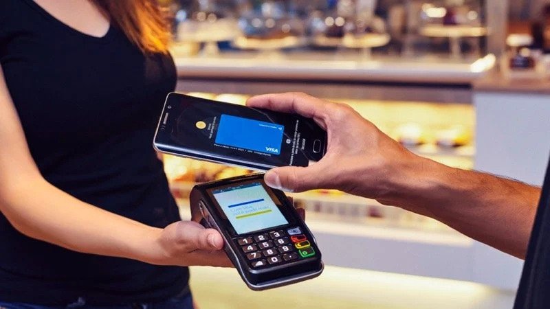 Fiserv anuncia colaborações com Visa e Mastercard