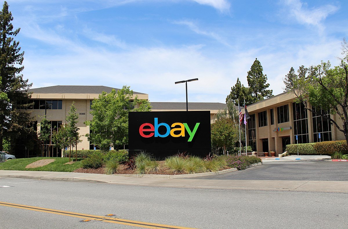 eBay deve cortar cerca de 800 funcionários