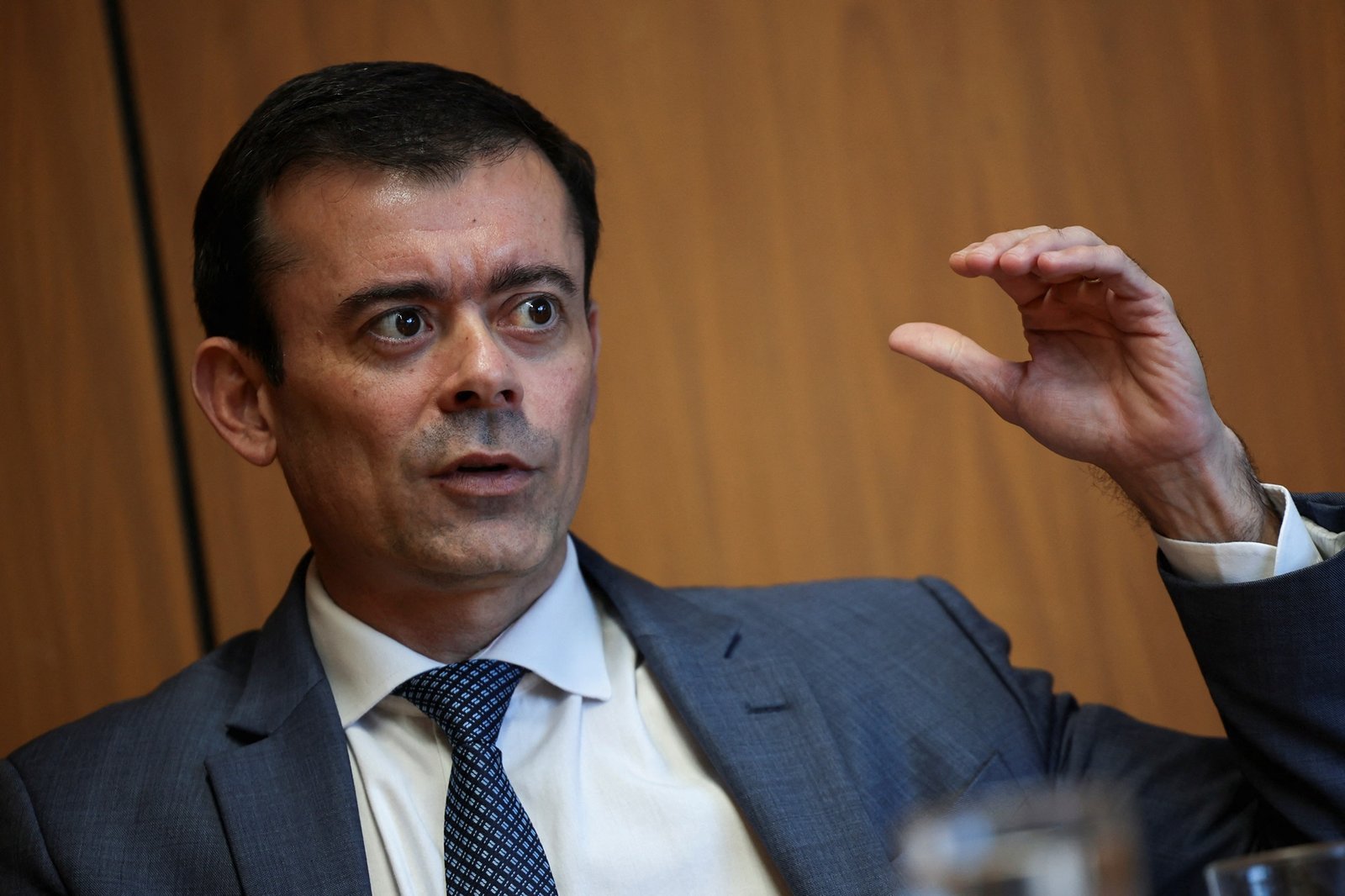 Governo vê trajetória da dívida menos pressionada com meta de superávit maior