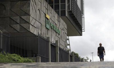 Petrobras demite diretor e elege novo presidente do Conselho de Administração