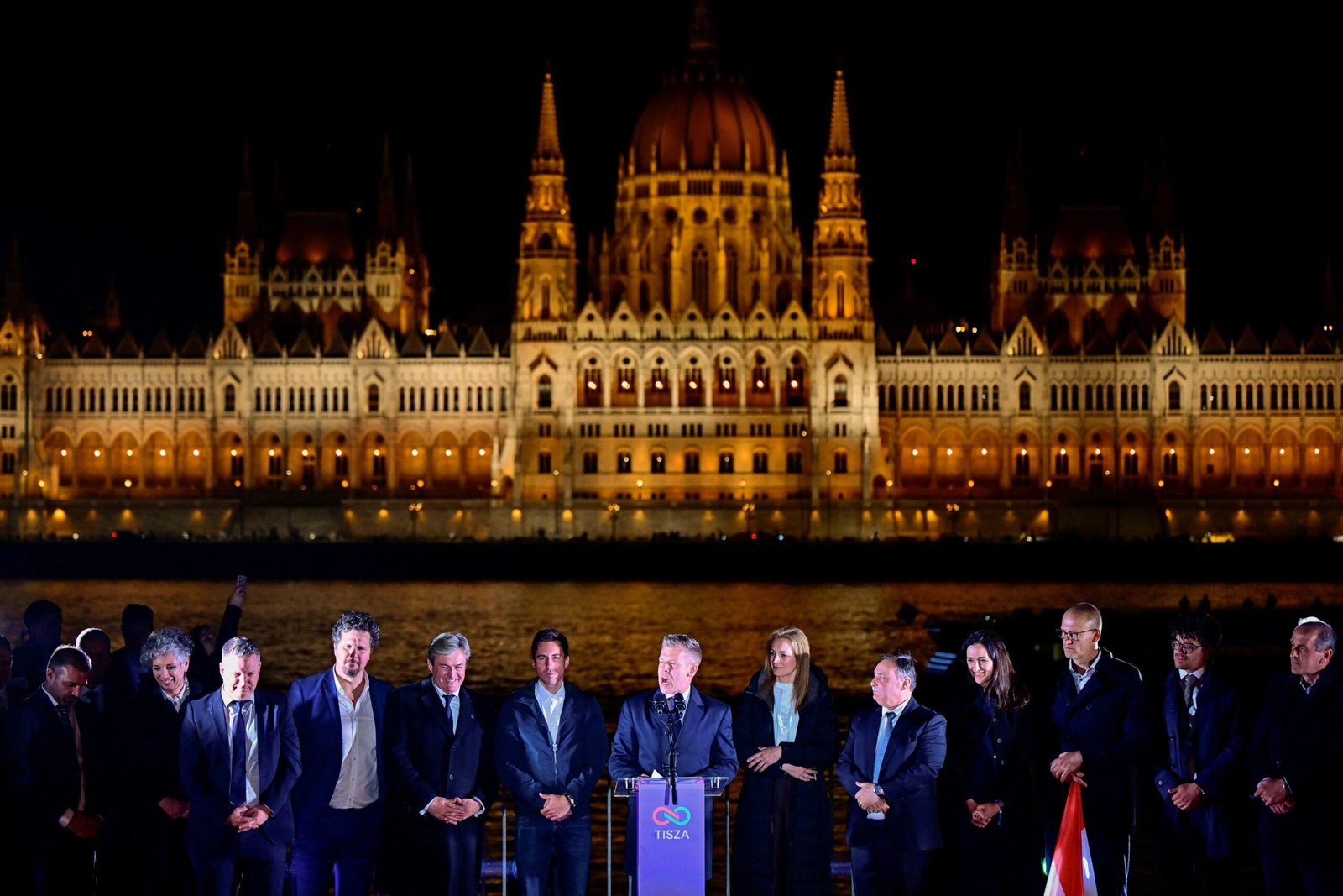 Líderes europeus falam em união e parabenizam Magyar por vitória na Hungria